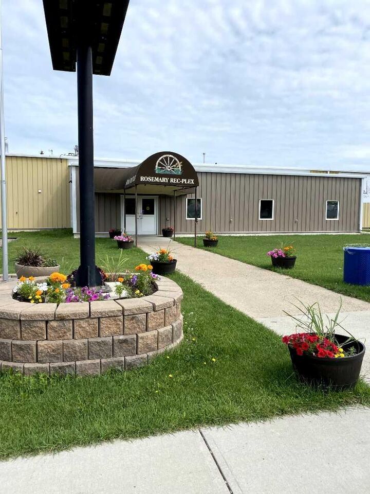 Property Photo: 626 Iris Street AB T0J 2W0