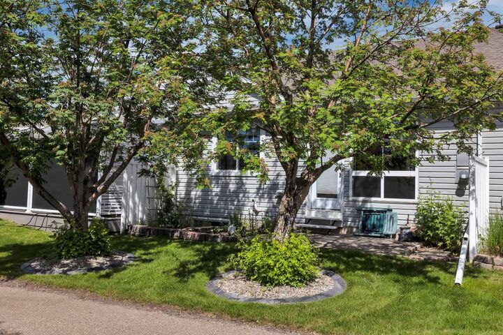 Property Photo: 6 Jenkins Drive AB T4P 3X1