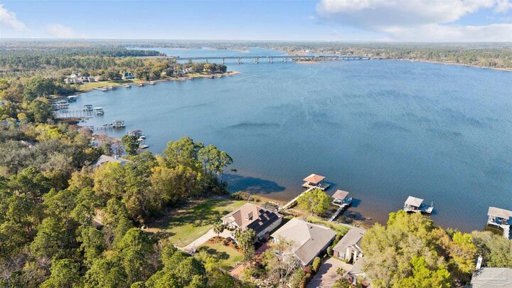 Property Photo: 7502 Old Bay Pointe Rd FL 32583