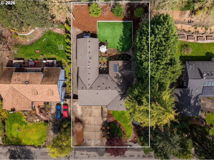 Property Photo:  5619 SW Windsor Ct  OR 97221 