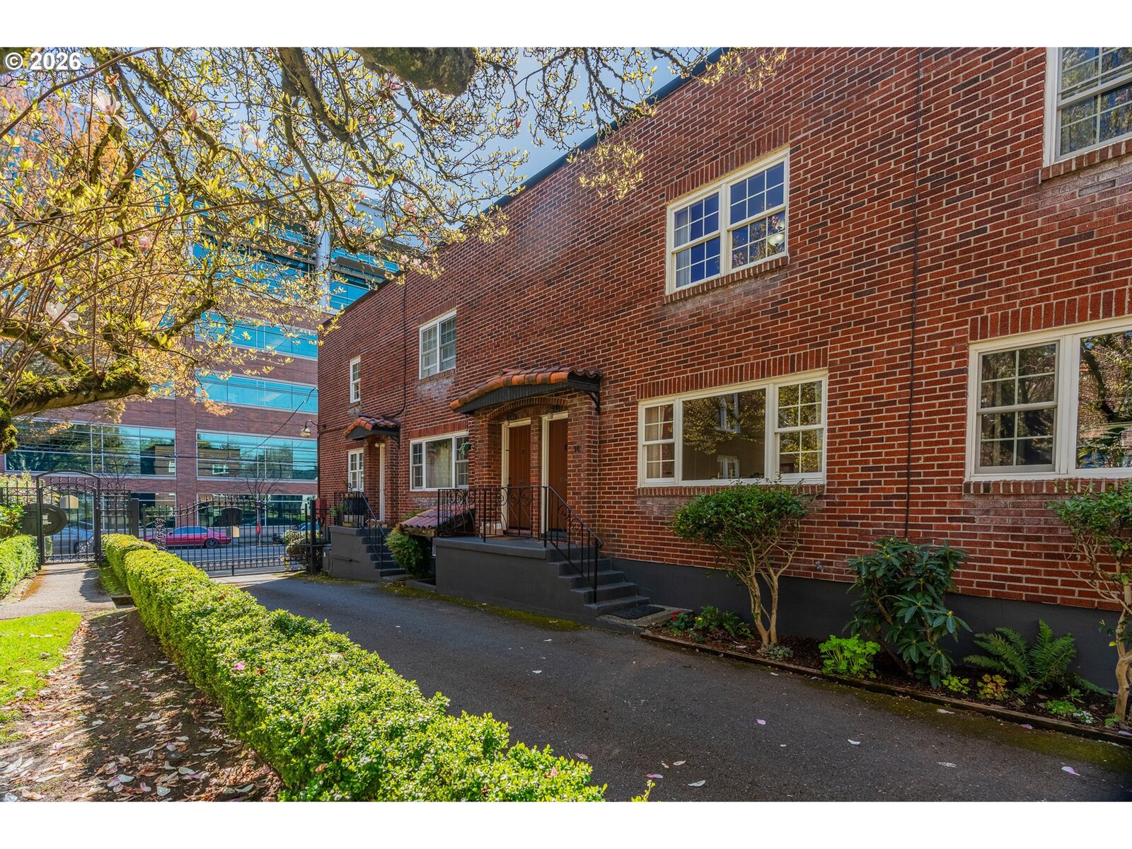 Property Photo:  4341 NE Halsey St 18  OR 97213 