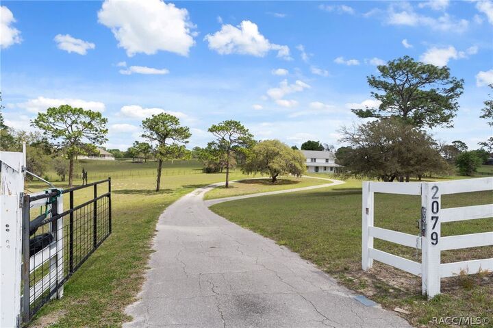 Property Photo: 2079 S Ambridge Point FL 34452