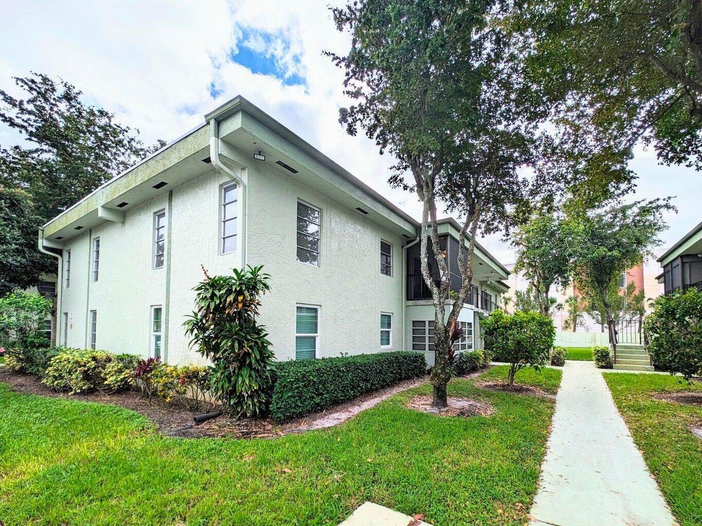 Property Photo: 7515 S Oriole Boulevard FL 33446