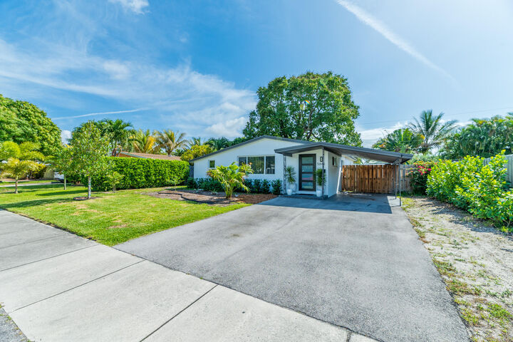 Property Photo: 5840 NE 1st Terrace FL 33334