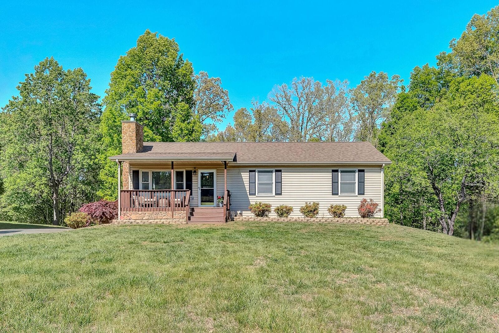 Property Photo:  1302 Goodview Rd  VA 24095 