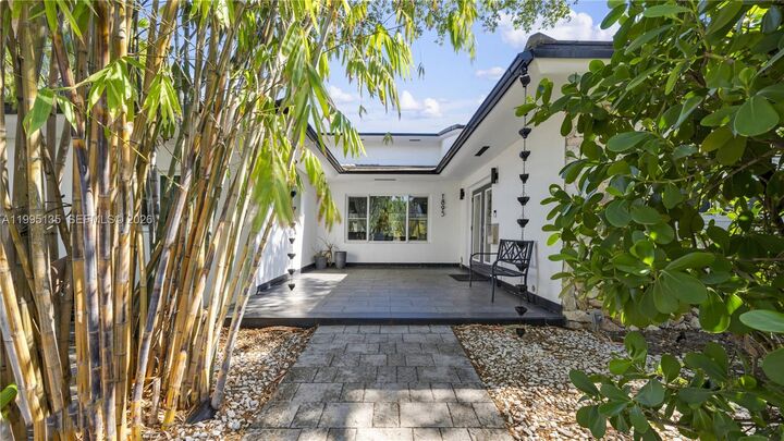 Property Photo:  1895 NE 118th Rd  FL 33181 