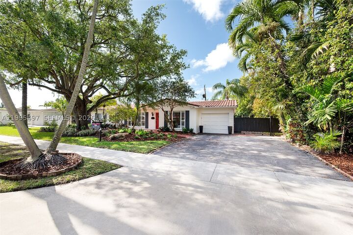 Property Photo:  9370 SW 82nd St  FL 33173 