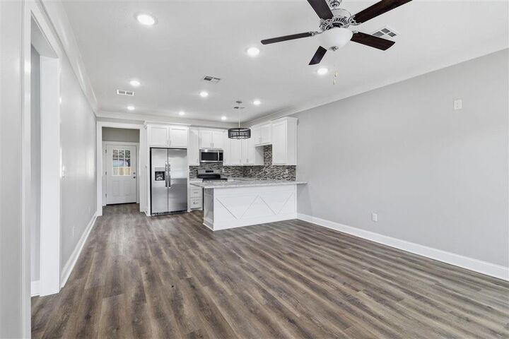 Property Photo:  311 S Lyles Street S  LA 70648 