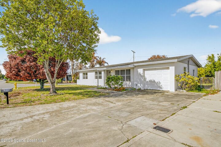 Property Photo:  205 Melaleuca Drive  FL 32937 