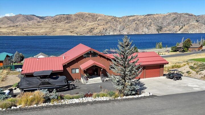 Property Photo: 16547 Whitelaw Rd. E WA 99185