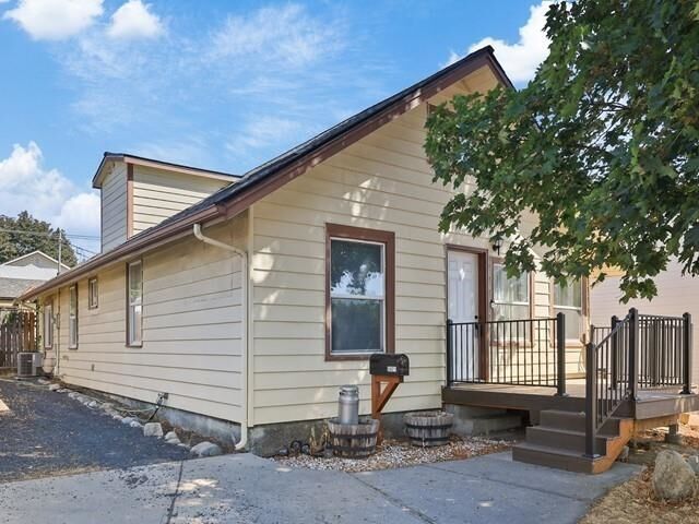 Property Photo: 3421 E Grace Ave WA 99217