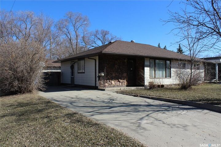 Property Photo: 1533 Thorn Crescent SK S4A 1N7