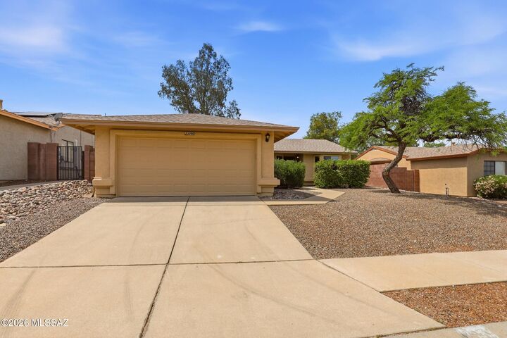 Property Photo:  690 S Chimney Canyon Drive  AZ 85748 