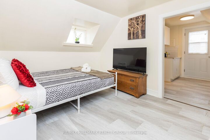 Property Photo:  456 Bronson Avenue 2  ON K1R 6J6 