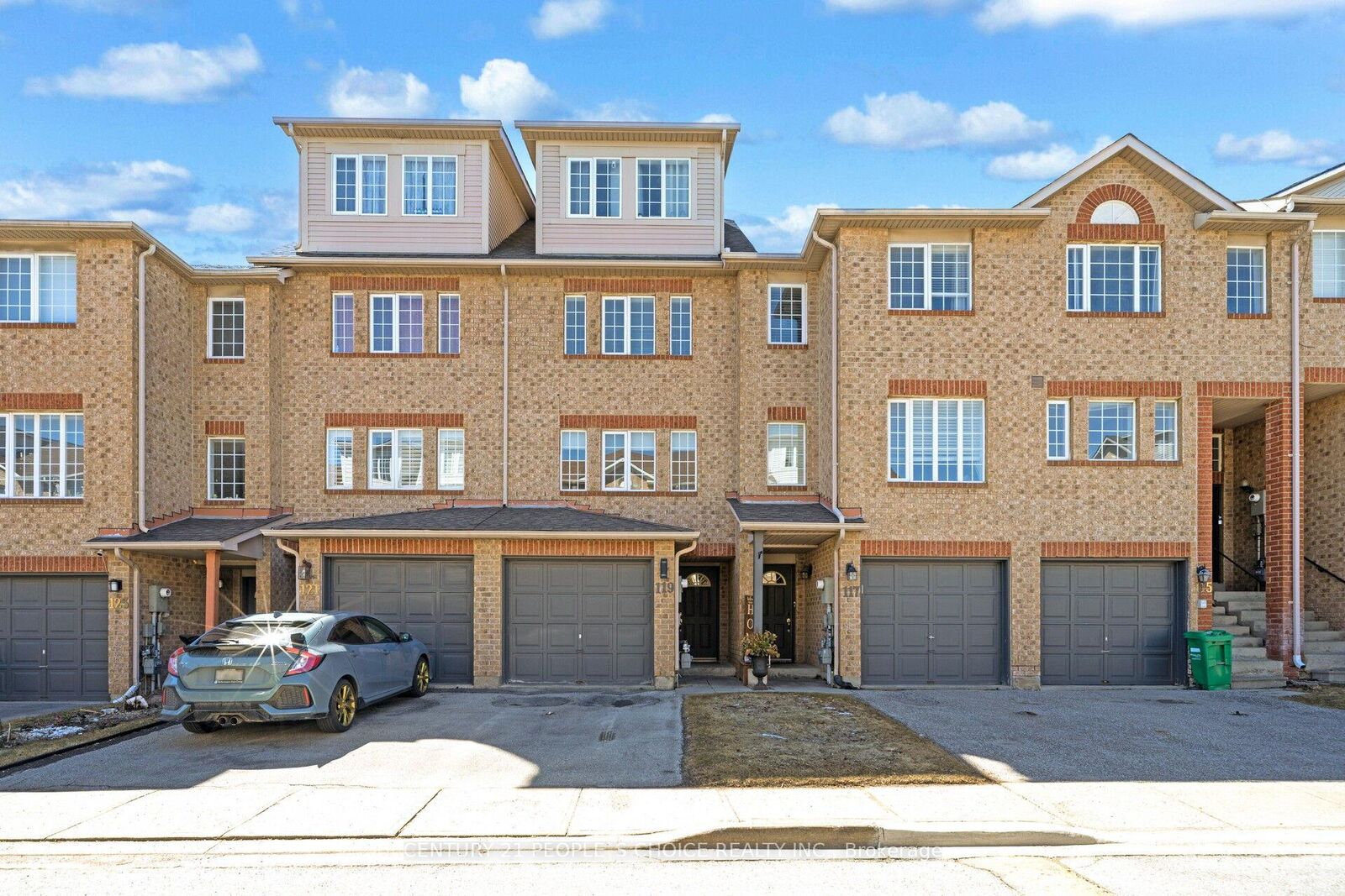 Photo de la propriété: 119 Spadina Road ON L6X 4X6