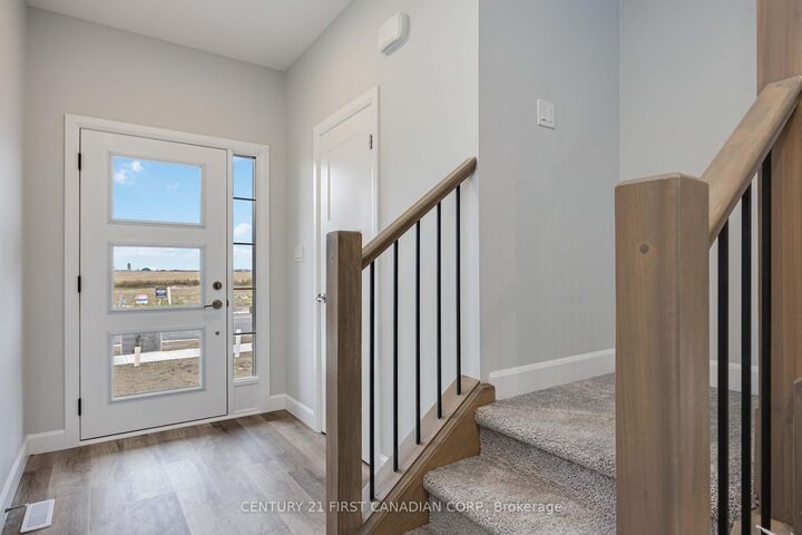 Photo de la propriété:  9 Postma Crescent  ON N0M 1A0 