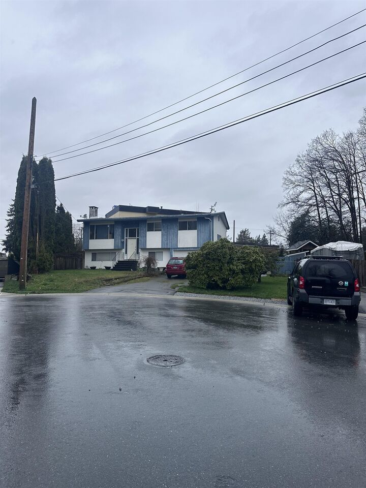 Property Photo: 27233 29 Avenue BC V4W 3J8