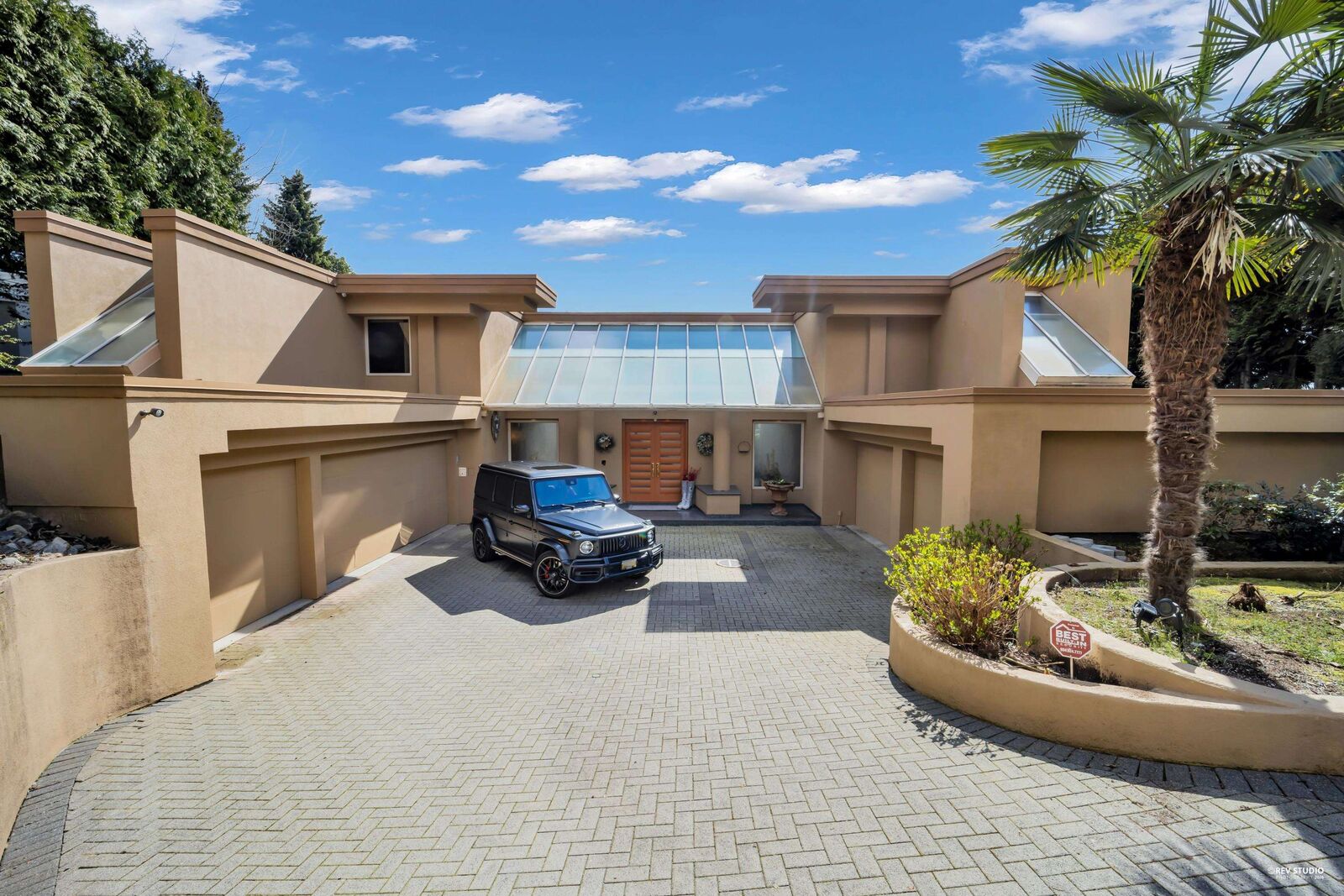 Property Photo: 848 Eyremount Drive BC V7S 2A9