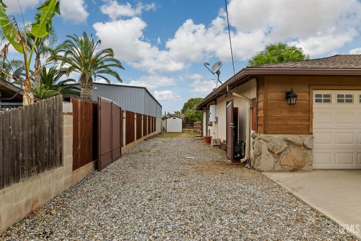 Property Photo:  2065 Jenkins Road  CA 93314 