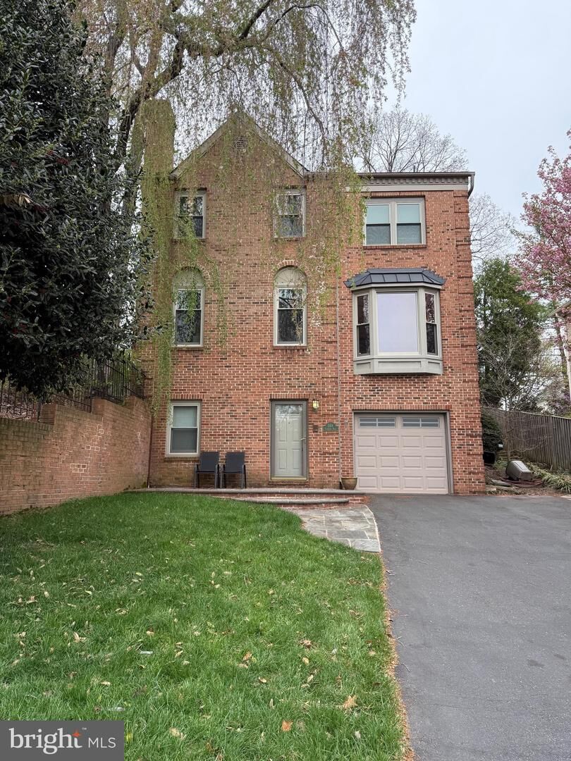 Property Photo:  1148 Randolph Road  VA 22101 