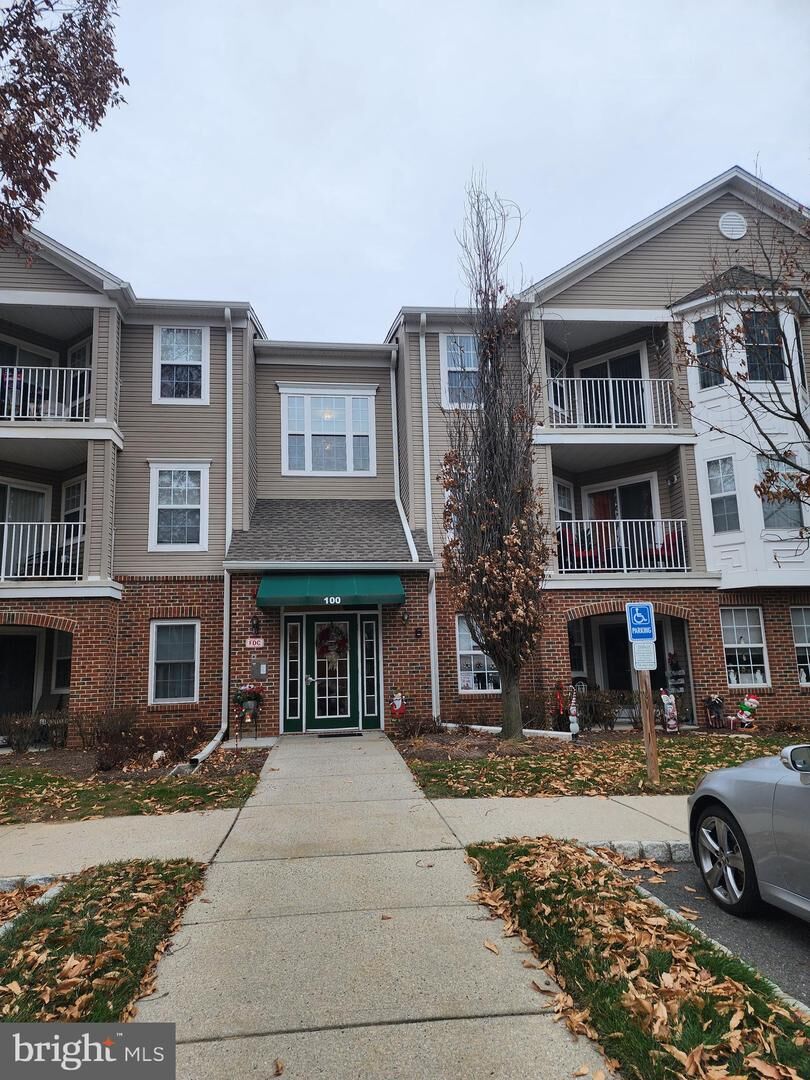 Property Photo:  132 Mowat Circle  NJ 08690 