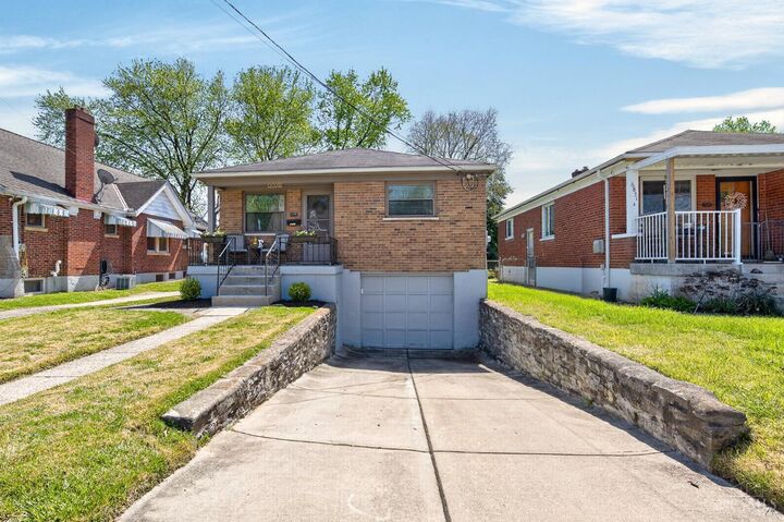 Property Photo:  6831 Buckingham Place  OH 45227 