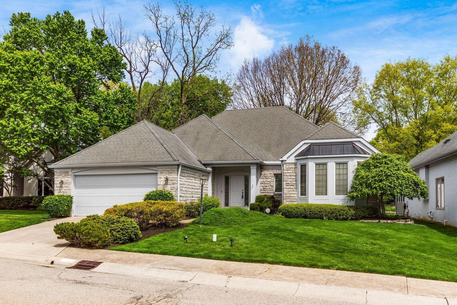 Property Photo:  824 Katherines Ridge Lane  OH 43235 