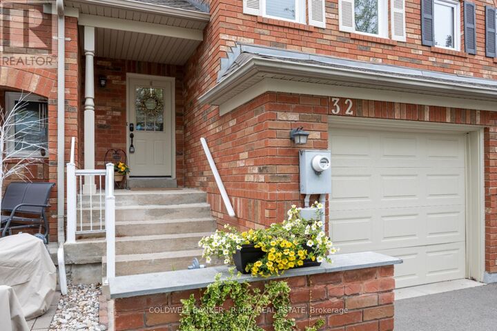 Photo de la propriété:  32 Mugford Road  ON L4G 7H5 