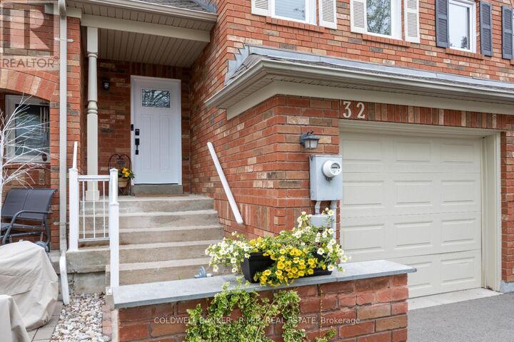 Photo de la propriété:  32 Mugford Road  ON L4G 7H5 