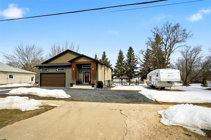 Property Photo: 335 Poplar Avenue MB R0E 0C0