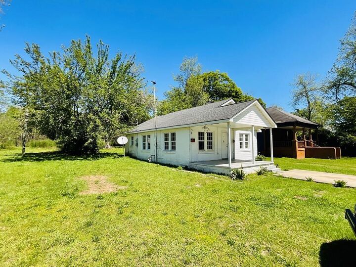 Property Photo:  110 West 5th Ave  GA 31015 