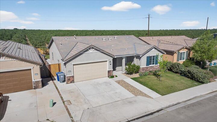 Property Photo: 1442 Encantada Avenue CA 93637