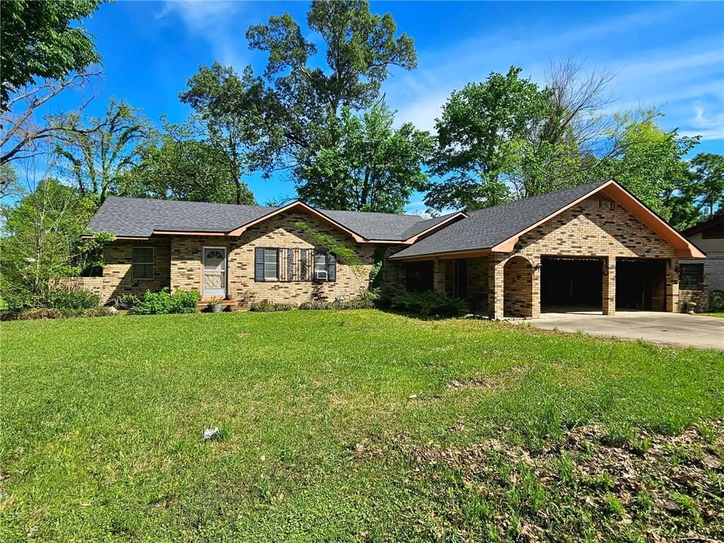 Property Photo: 622 N Preston Street LA 71351