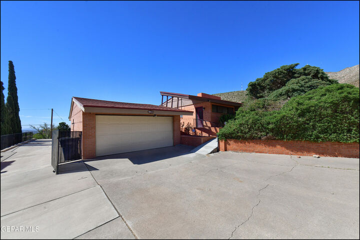 Property Photo: 2400 Savannah Avenue TX 79930