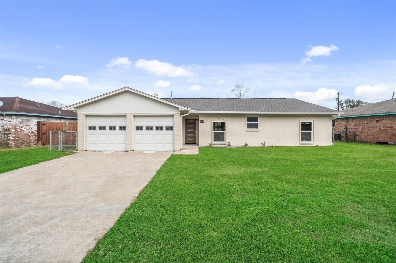 Property Photo:  355 Windsor Square  TX 77511 