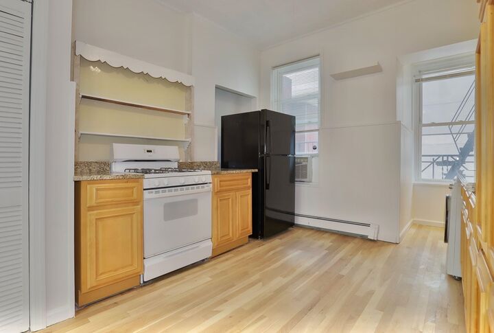 Property Photo:  402 Grand St 202  NJ 07030 