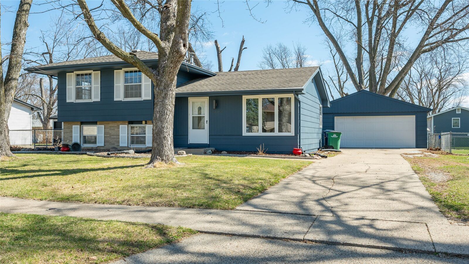 Property Photo:  4405 64th Street  IA 50322 