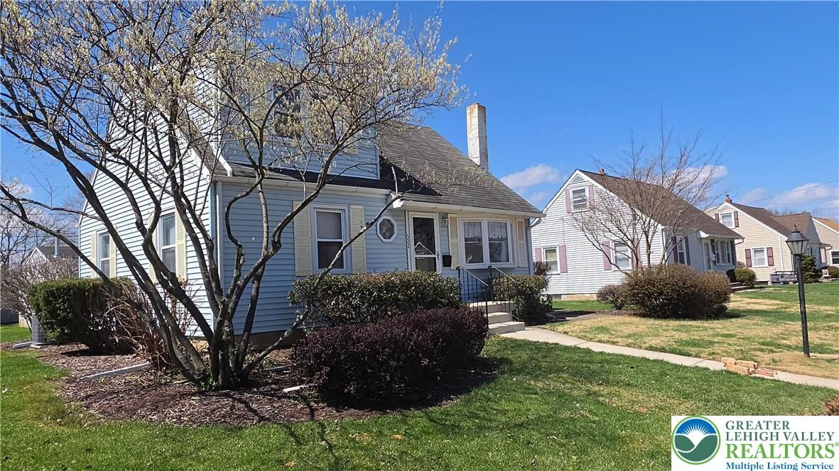 Property Photo:  522 Rentzheimer Drive  PA 18055 