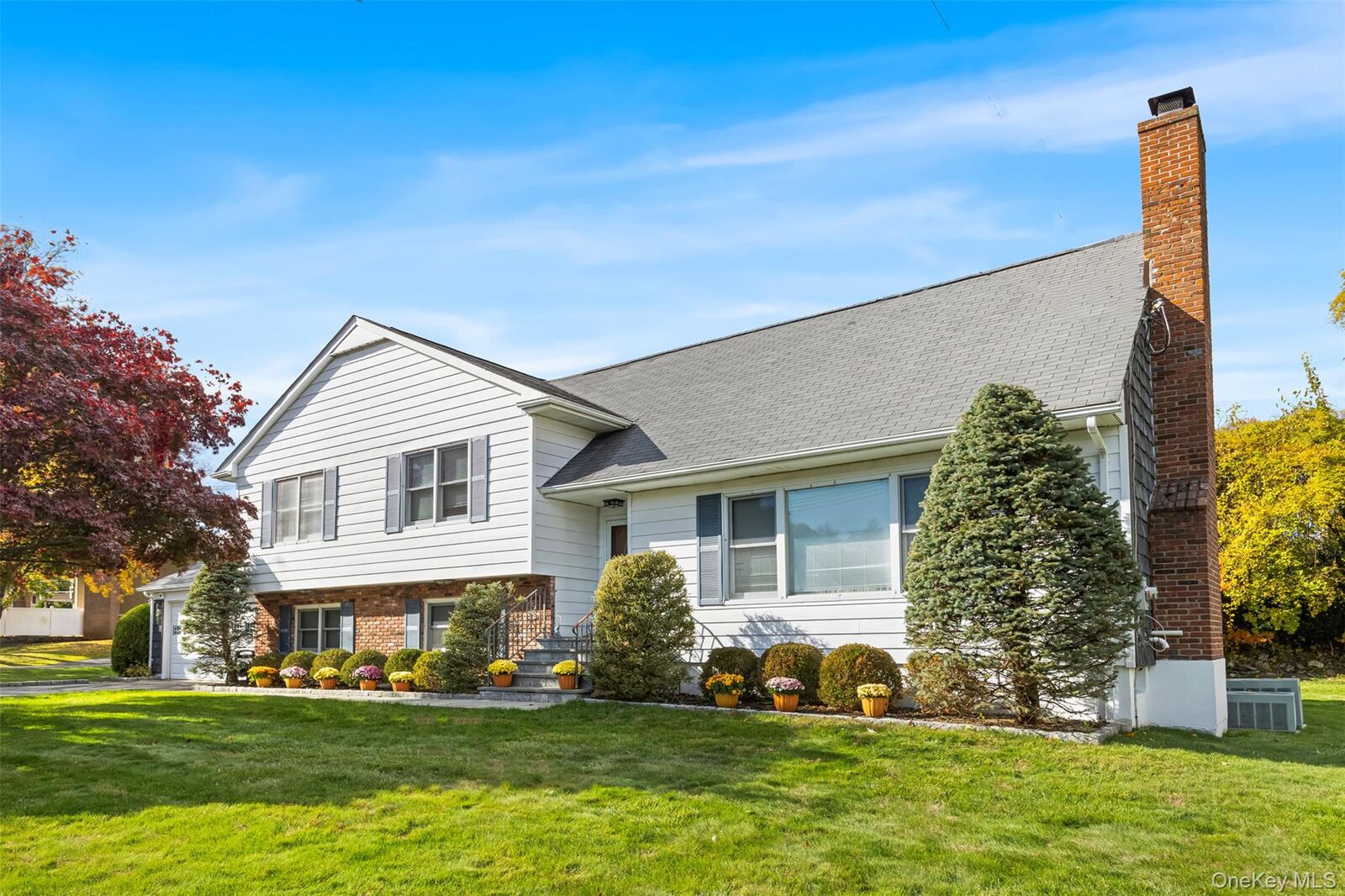 Property Photo:  32 Homeside Lane  NY 10605 