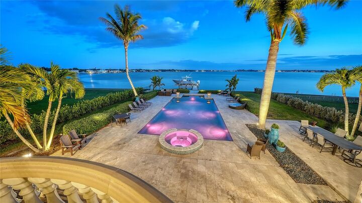 Property Photo:  1240 Hillview Drive  FL 34239 