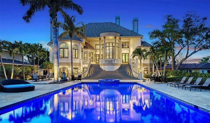 Property Photo: 1240 Hillview Drive FL 34239