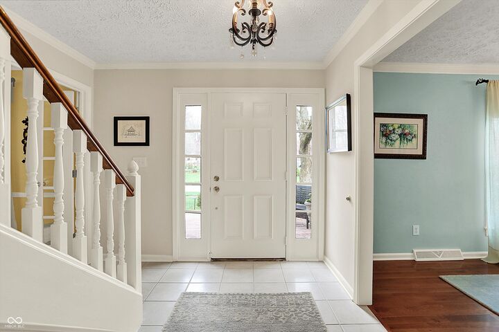 Property Photo: 915 Williamsburg Lane IN 46077