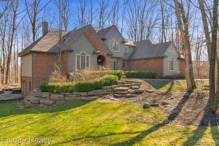 Property Photo:  9155 Kelly Lake Drive  MI 48348 2588 