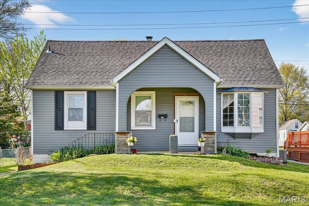 Property Photo: 1705 N Charles Street IL 62221