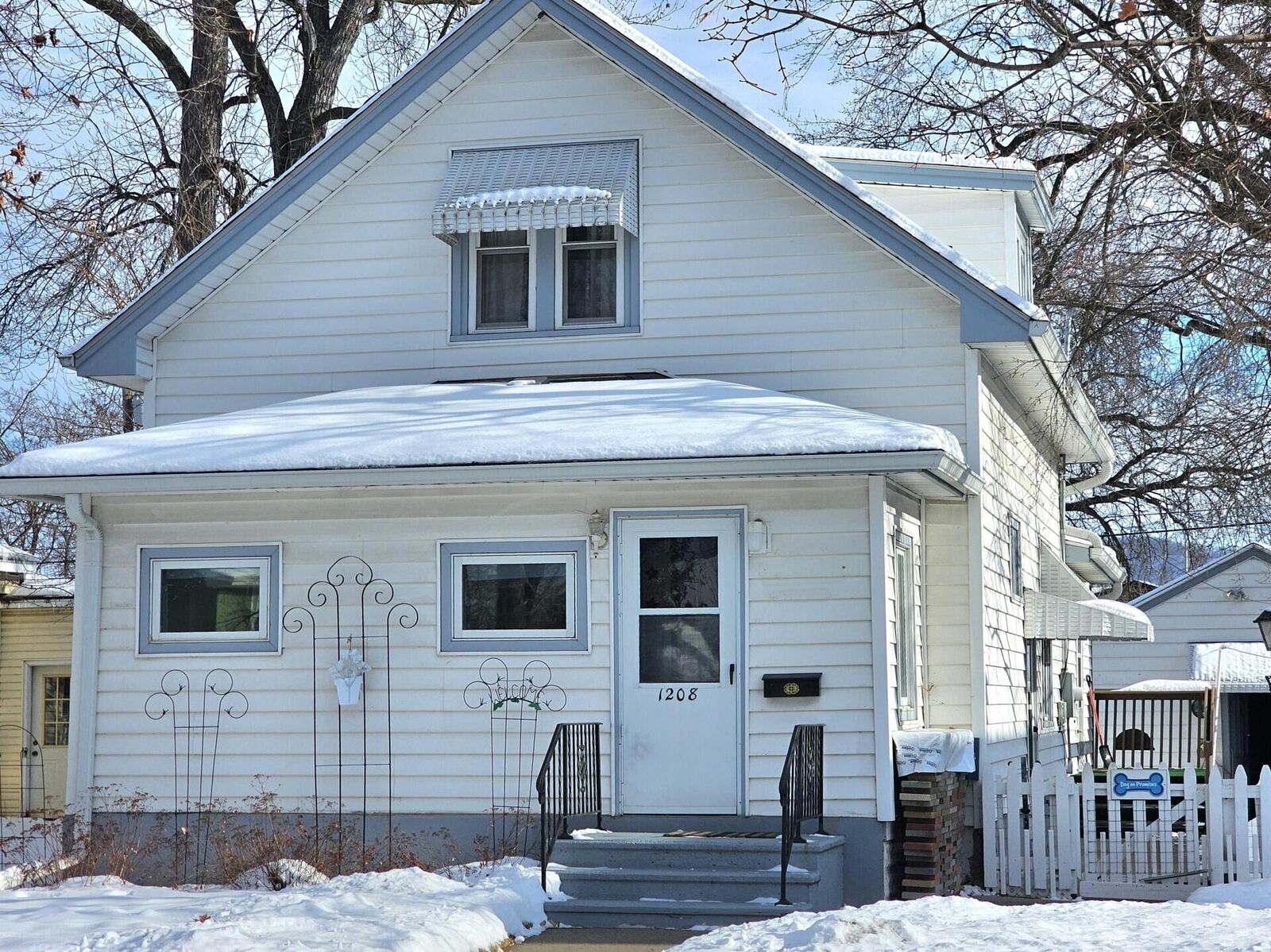 Property Photo:  1208 Kane St  WI 54603 