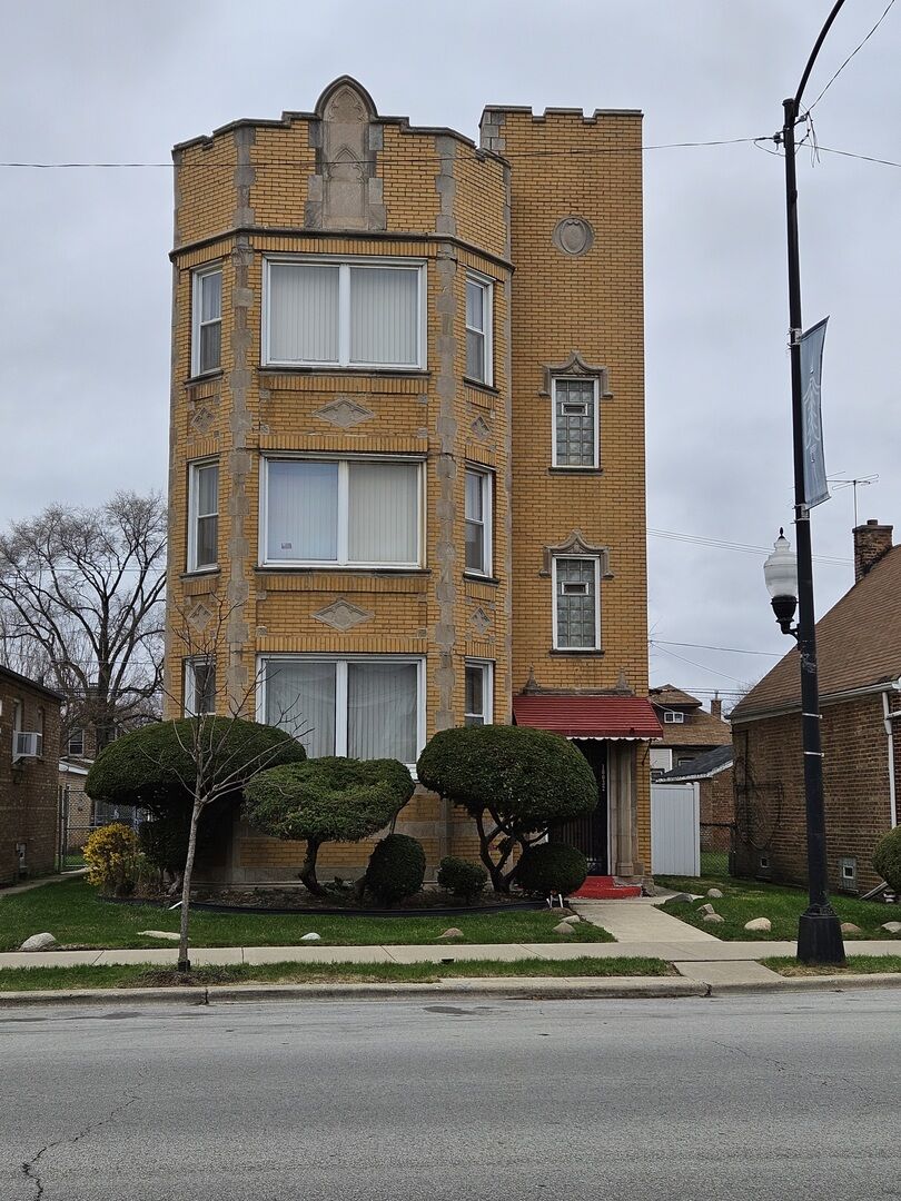 Property Photo:  10032 S King Drive  IL 60628 