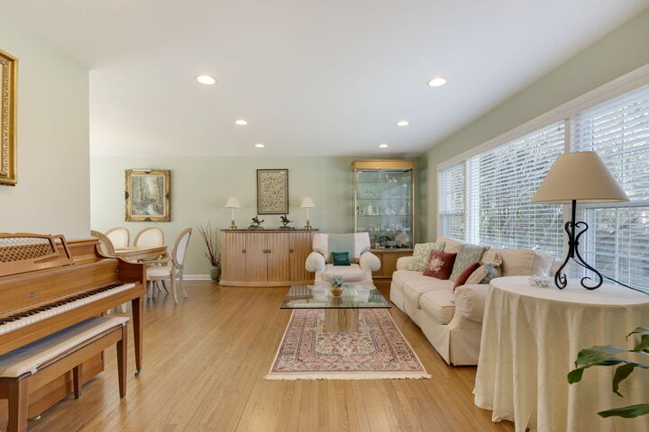 Property Photo:  