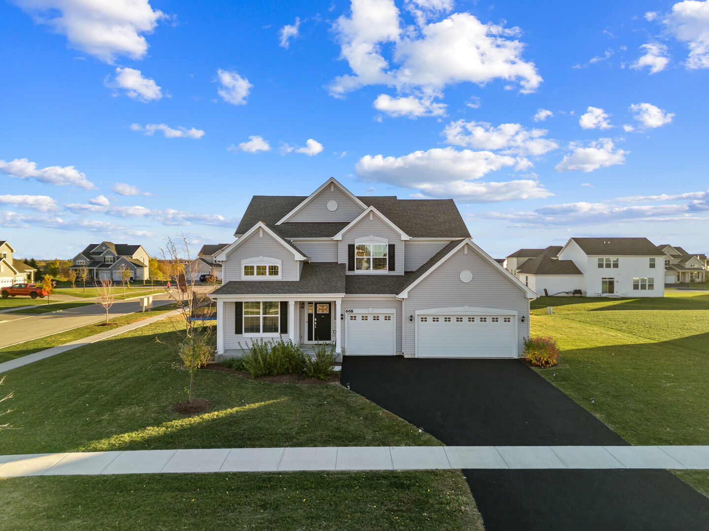 Property Photo:  668 Braemore Lane  IL 60560 