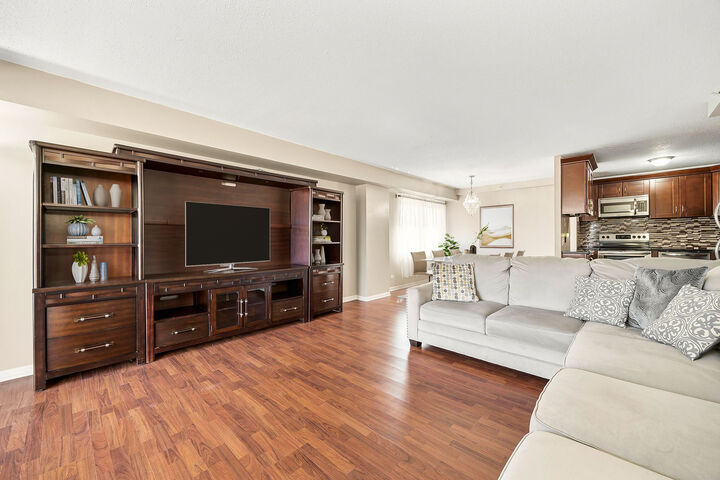Property Photo:  1800 Huntington Boulevard 412  IL 60169 