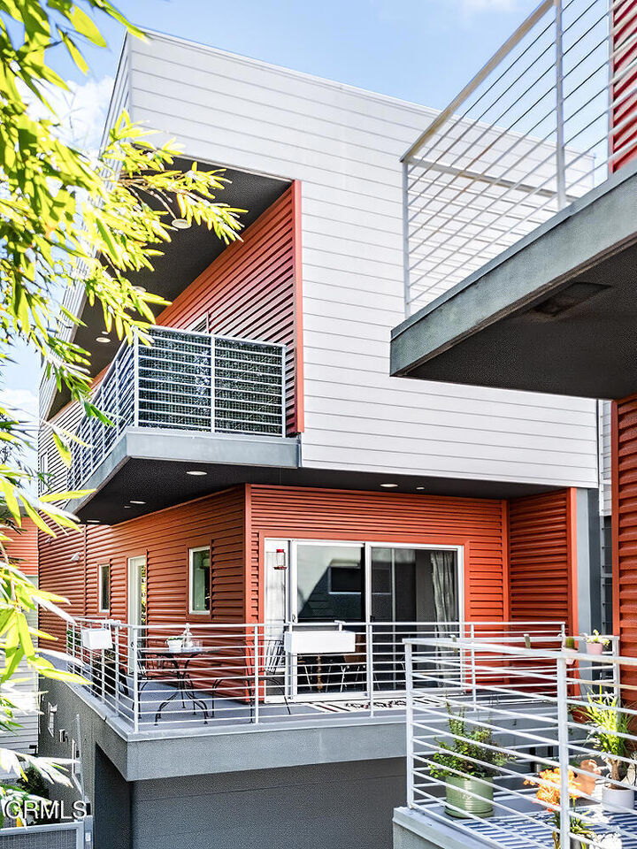 Property Photo:  2222 Strata Lane  CA 90041 